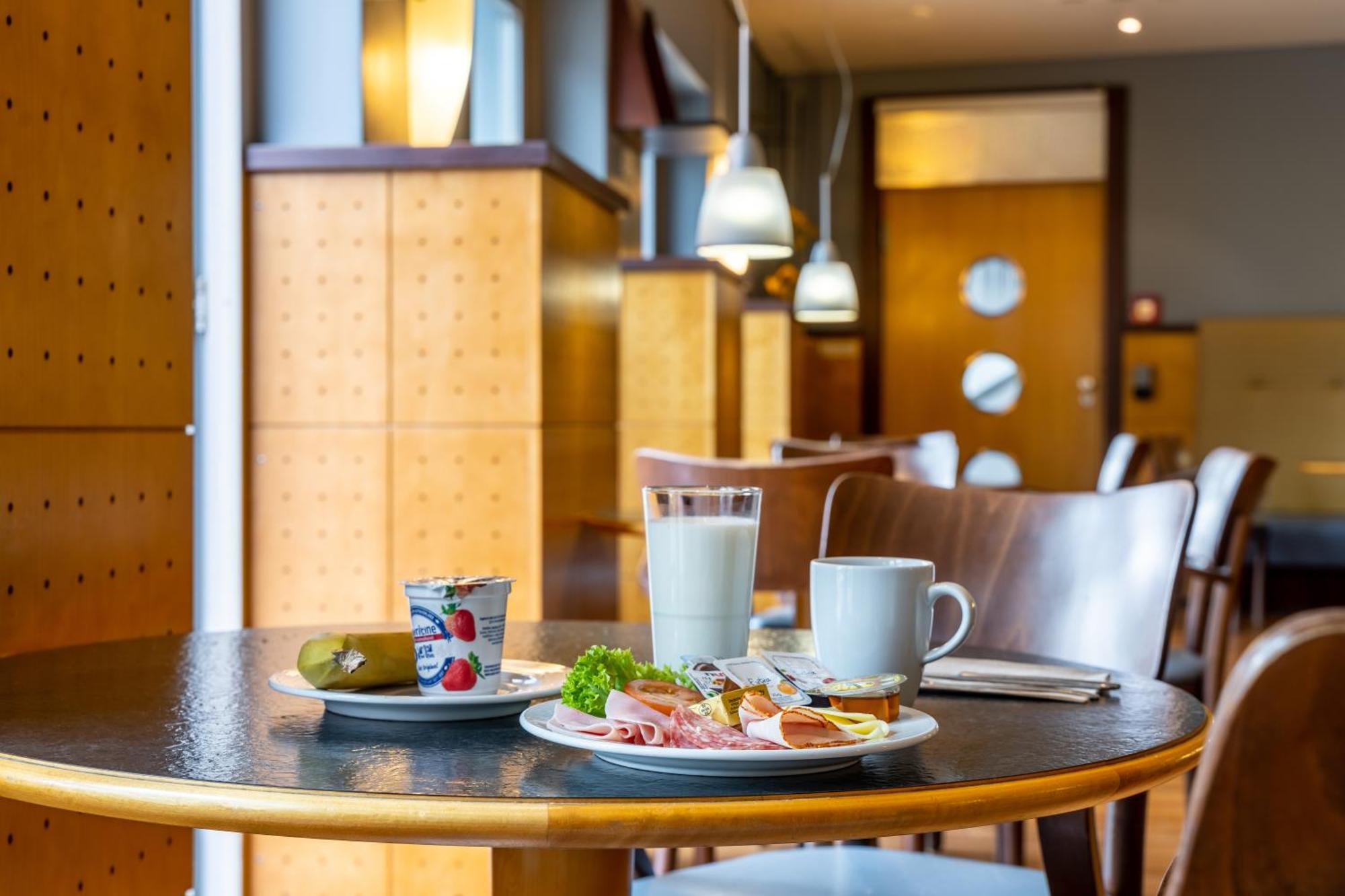 Hotel Leipheim Sued Exteriör bild