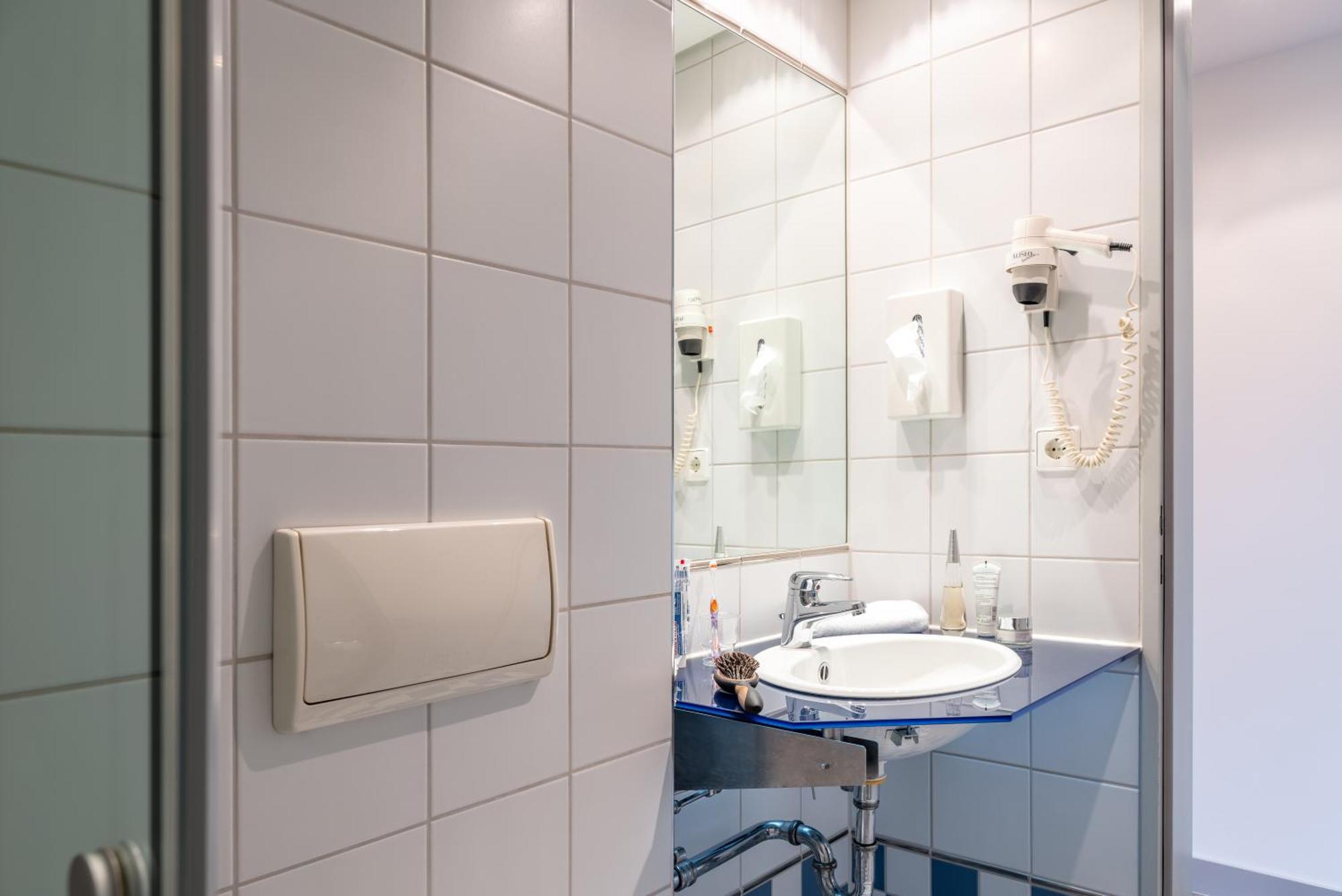 Hotel Leipheim Sued Exteriör bild